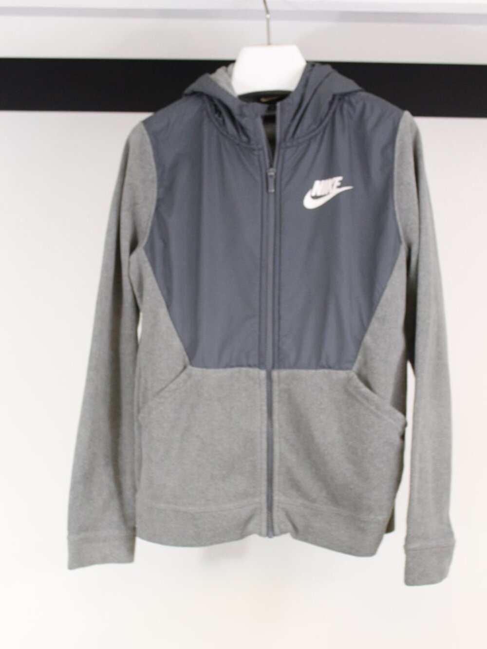 Nike Boys XL Fleece Zip Up Hoodie Gray Full Zip Swoosh Jacket
